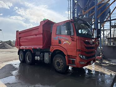 фура тегач: FAW : 2021 г., Механика — 2