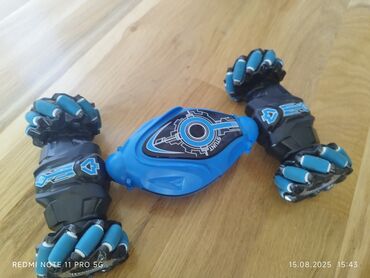 Oyuncaqlar: Mavi və qara rənglərdə olan bu akrobat avtomobili həm uzaqdan — 4