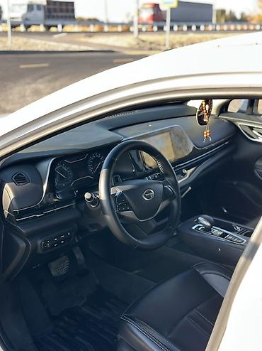 айнек стекло: GAC Aion S — электрический седан белого цвета. SOH 91 Запас хода с — 8