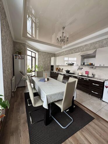 Долгосрочная аренда квартир: 4 комнаты, 130 м², Элитка, 3 этаж, Евроремонт