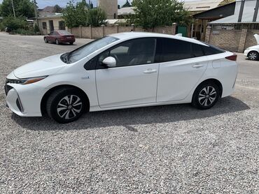Toyota: Toyota Prius: 2017 г., 1.8 л, Вариатор, Электромобиль, Седан