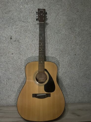маска для ныряния: Акустическая гитара Yamaha F310 (дредноут) - Чехол и ремень в