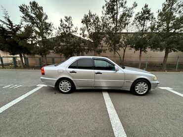 Mercedes-Benz: Mercedes-Benz 220: 2.2 l | 1995 il Sedan — 11