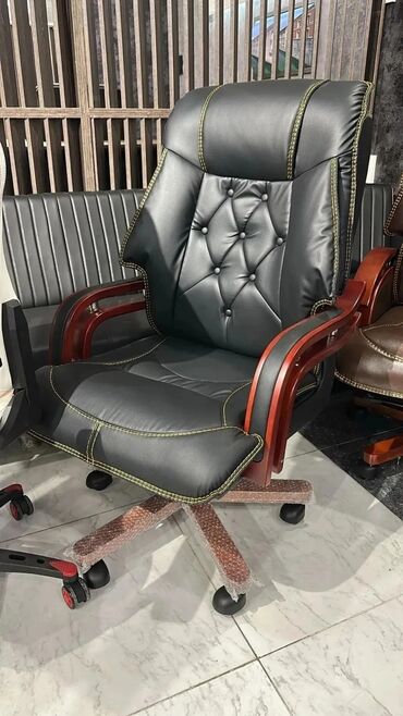 Ofis və oyun kresloları: Yeni, Təkərli, Qolları tənzimlənir, Dəri — 22