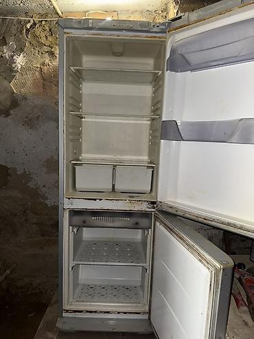 Soyuducular: İki kameralı soyuducu - Alt hissədə ayrıca dondurucu bölmə, yuxarıda — 4