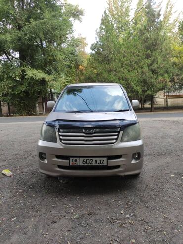 Toyota: Toyota Noah: 2002 г., 2 л, Автомат, Бензин, Минивэн