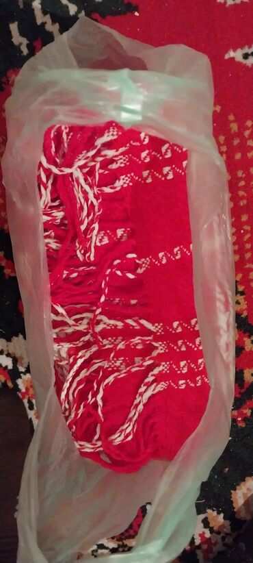 тираспольское постельное белье: Продаю полуторку х/б б.шарф.покрывало.простынь дешево