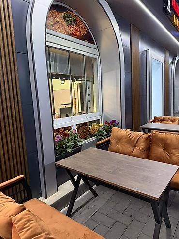 qara qaraev: Hazir Ailevi Restoran Biznesi satılır 65 mn Ayliq icarısi 3 mn mıkan — 8