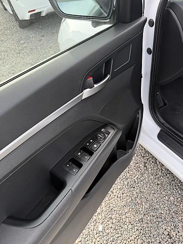 Hyundai: Hyundai Elantra: 2019 г., Автомат, Бензин, Седан — 14