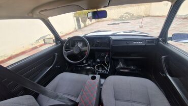 VAZ (LADA): VAZ 2107 sedan Xüsusiyyətlər: - Kuzov: 4 qapılı sedan, ağ rəng - — 15