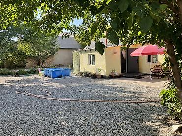 kg house: Уютный одноэтажный дом с большим закрытым двором и зелёным садом - — 3