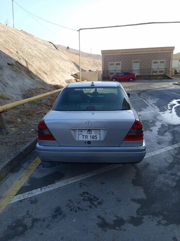 Mercedes-Benz: Mercedes-Benz 230: 2.3 l | 1997 il Sedan — 3