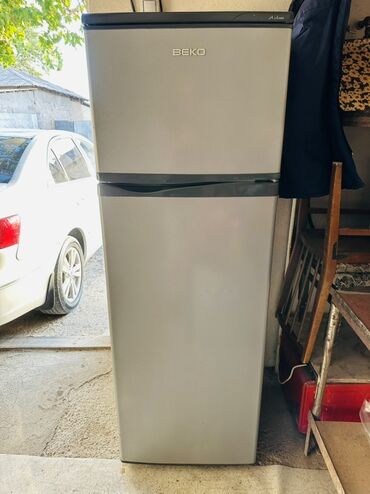 kamera işlənmiş: Beko iki qapılı soyuducu - Rəng: gümüşü (inox görünüşlü) - Yuxarıda