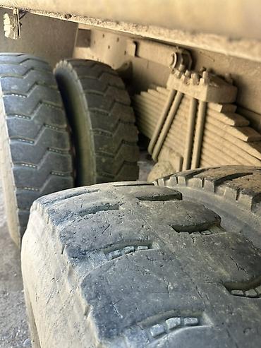 howo shacman: Самосвал HOWO (CNHTC), красный, 6x4 Описание: - Тяжёлый самосвал HOWO — 4