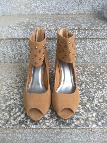 salonke niska stikla: Pumps, 39