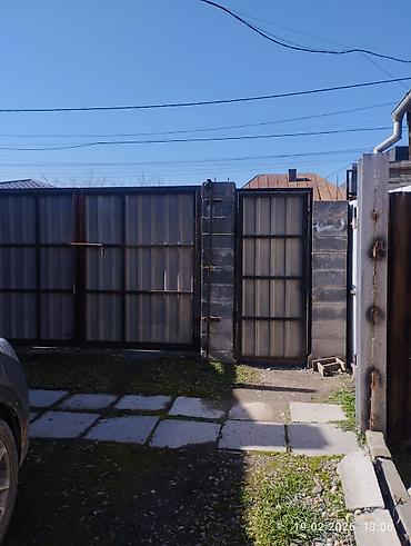 Продажа домов: Полдома с постройками и навесом - Просторный закрытый двор, частично — 10