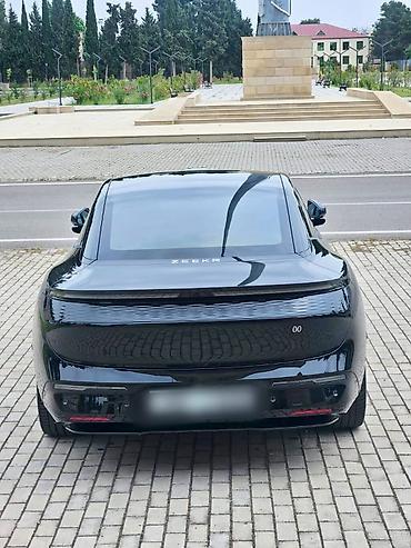 ağıllı dinamik: ZEEKR 001 – tam elektrikli fastbek kupe. Zərif qara rəngli kuzov — 2