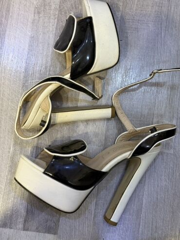 женские босоножки гладиаторы: Qara-ağ rəngli qadın platforma sandaleti 200 almışdım - Model