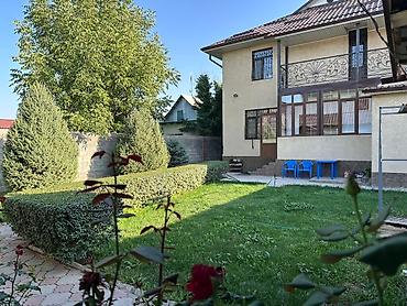 Продажа коттеджей и домов: Просторный двухэтажный дом с ухоженным зеленым участком. - — 6