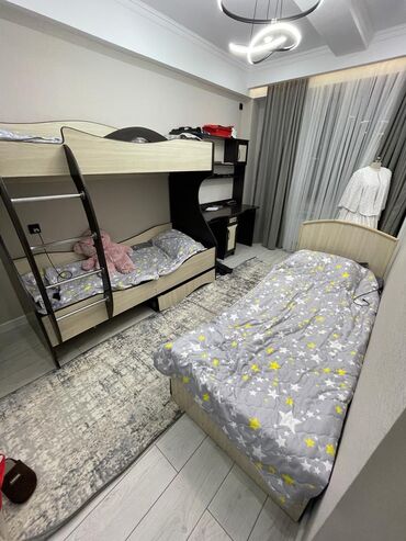 двухъярусный деревянный детский кровать: Спальный гарнитур, Односпальная кровать, Двухъярусная кровать, Шкаф, Б/у