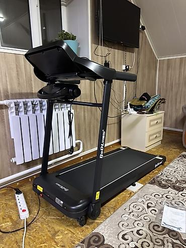 Беговые дорожки: Беговая дорожка BeDL 530 140 кг 3.5 л/с 14 км/ч Массажер есть Есть — 3