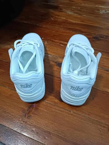 ulosci za sandale na stiklu: Nike, 41, color - White