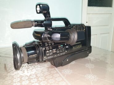 Videokameralar: Panasonic M3000 kamera. Hərbir funksiyası işləkdir. Çantası ilə birgə