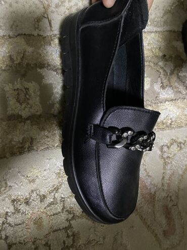 Мокасины и лоферы: Некоторые новые некоторые носились пару раз, пишите, цена у каждой — 9