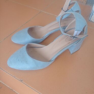 one charsh farmerke cm: Sandals, 36