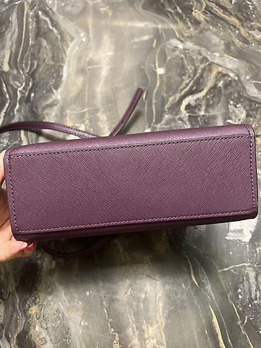 Aksesuarlar: Michael Kors çiyin/saylı çantası - Rəng: tünd bənövşəyi — 4