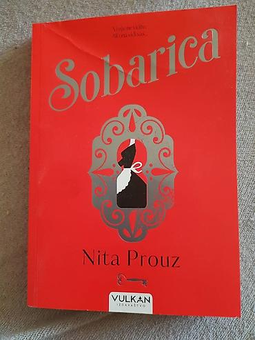 second hand: Sobarica - Neobična sobarica Moli ima svoju svakodnevnu rutinu u — 1