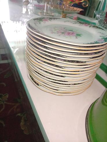 Наборы посуды: Набор столовых тарелок (разные декоры) - Материал: фарфор/керамика. - — 1