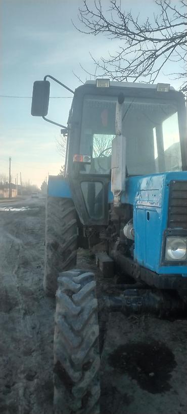 Traktorlar: Mavi rəngli təkərli kənd təsərrüfatı traktoru. Xüsusiyyətlər: - Ön və — 3