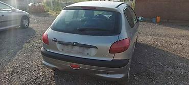 tepih crni: PEUGEOT 206 - KOMPLETAN AUTO U DELOVIMA | peugeot 206 1.1 benzinBoja — 8