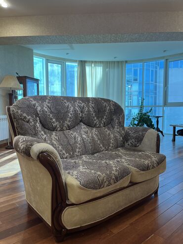 два кресла с подушками: Диван-кровать, цвет - Бежевый, Б/у