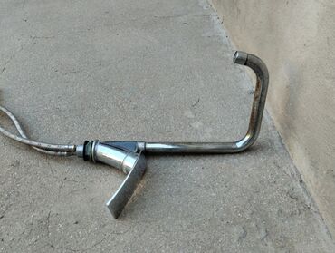 çanaq moyka: Mətbəx kranı lavabolar üçün nəzərdə tutulmuşdur. Metal materialdan