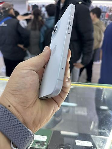 Apple iPhone: IPhone 15, Б/у, 128 ГБ, White Titanium, Кабель, Зарядное устройство, Защитное стекло, 84 % — 4