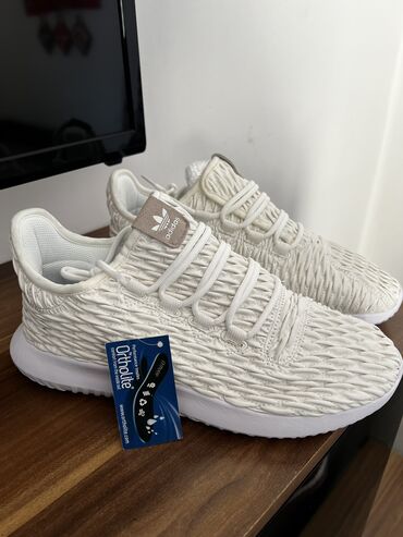 женская одежда бишкек оптом и в розницу: Эркектердин кроссовкасы, 43, Adidas, Жаңы, түсү - Ак