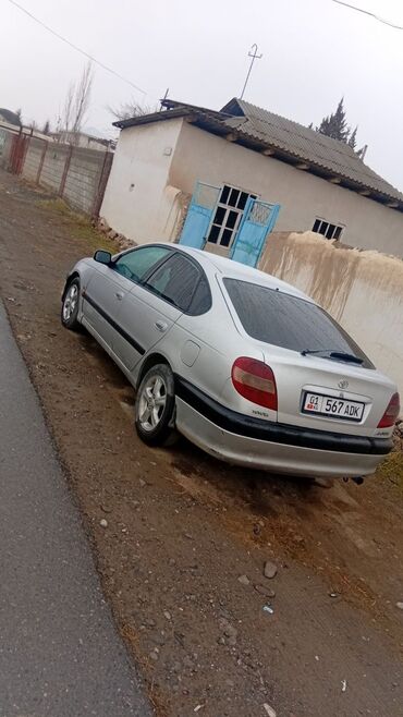 полик на камри: Toyota Avensis: 2002 г., 2 л, Механика, Дизель, Хетчбек