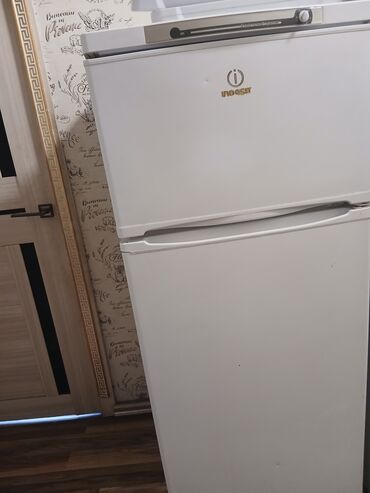 Холодильники: Холодильник Indesit, Б/у, Двухкамерный