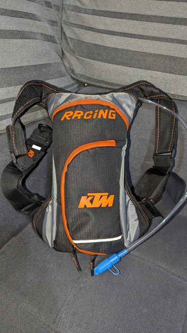 детский велосипедный прицеп: Велосипедный рюкзак KTM 
с гидратаром 2литра 
длина 40см
ширина 20см