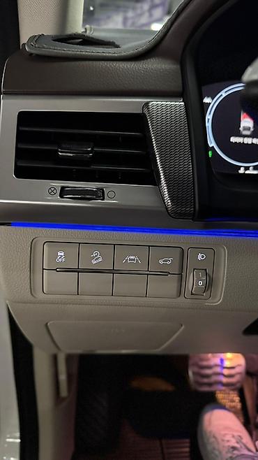 Другие детали кузова: Внедорожник (белый кузов, белый элементы) Ключевые особенности: - — 13