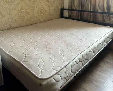 дизайн мебель: Спальня кровать с матрасом срочно продаю