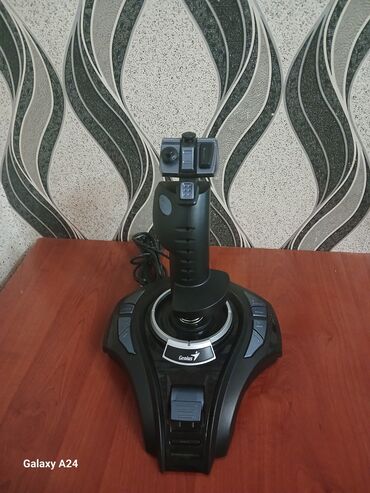 Digər oyun və konsollar: Genius MaxFighter F-31U Vibration Joystick modelidir. Əsasən uçuş