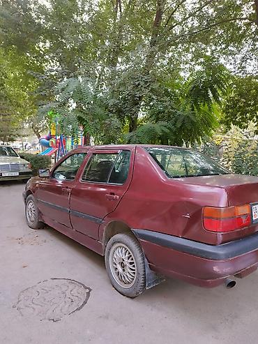 Продажа авто: Volkswagen Vento: 1993 г., Механика, Бензин, Седан — 4