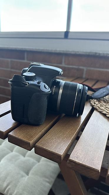 canon eos 500d: Canon EOS 550D DSLR fotoaparat + EF‑S 18‑55mm f/3.5‑5.6 IS obyektiv - — 2