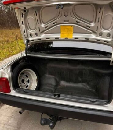 Audi: Audi 80: 1986 г., 1.8 л, Механика, Бензин, Седан — 18