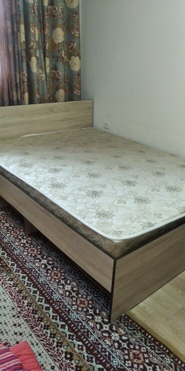 деревянный кровать: Кровать