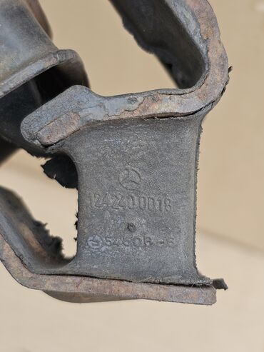 Подушки коробки передач: Подушка коробки передач Mercedes-Benz 1990 г., Б/у, Оригинал, Германия — 3