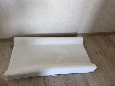 сварочный шиток: Бөбөктөр үчүн кийим алмаштыруучу үстөл, Колдонулган, Башка материал